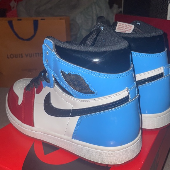 Nike Air Jordan 1 High - Picture 4 of 10